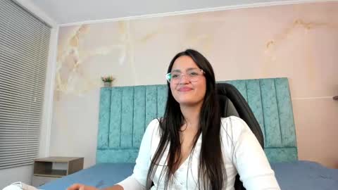 Scarlet  online show from March 4, 5:45 pm