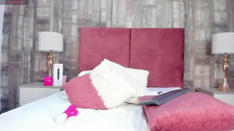 scarlet_rosi online show from May 12, 7:38 am