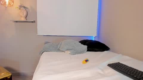 scarlet_vixen_ online show from June 3, 3:53 am