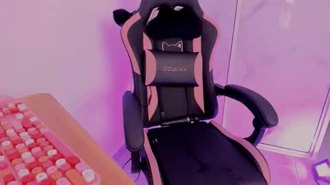 Scarlet online show from April 1, 1:41 pm