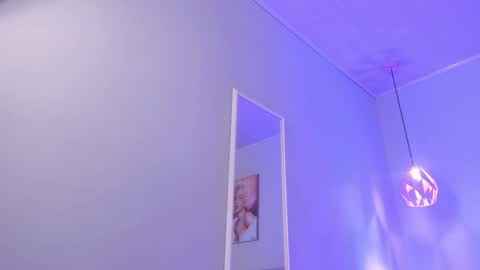 Scarlet  online show from December 1, 4:06 am