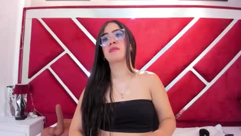 Snapshot of scarleth_fire chatting on February 7, 12:20 pm Scarleth online show from February 7, 12:20 pm