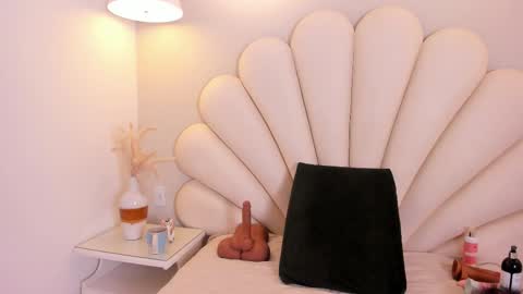 Snapshot of scarleth_fire chatting on February 19, 12:56 pm Scarleth online show from February 19, 12:56 pm