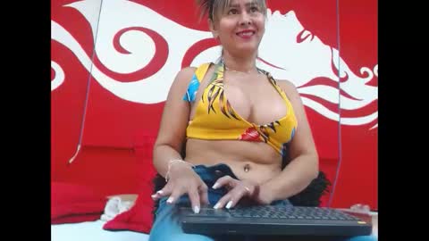 Snapshot of scarlethchannel chatting on November 4, 3:55 pm Scarleth online show from November 4, 3:55 pm