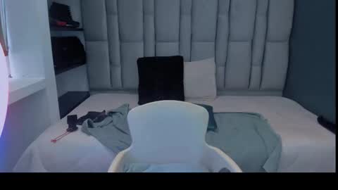 Snapshot of scarlethoot_ chatting on February 6, 7:39 pm S C A R L E T online show from February 6, 7:39 pm