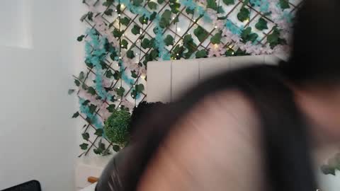 scarlet  online show from February 11, 11:15 am