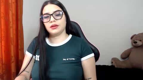 Snapshot of scarletlux_ chatting on March 12, 7:09 pm Scarlet online show from March 12, 7:09 pm