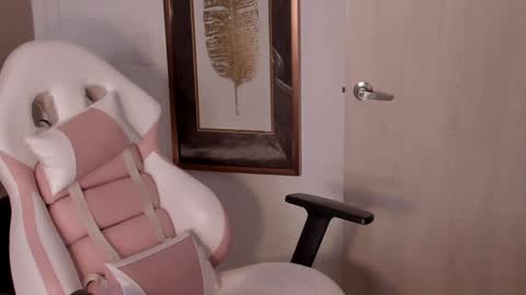 Snapshot of scarlett__baker11 chatting on December 4, 11:13 pm juli online show from December 4, 11:13 pm