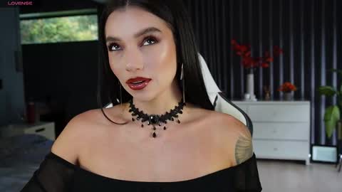 Snapshot of scarlett__baker11 chatting on October 30, 9:37 pm juli online show from October 30, 9:37 pm