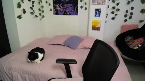 Snapshot of scarlett_blackthorne chatting on September 23, 4:48 am Scarlett Blackthorne online show from September 23, 4:48 am