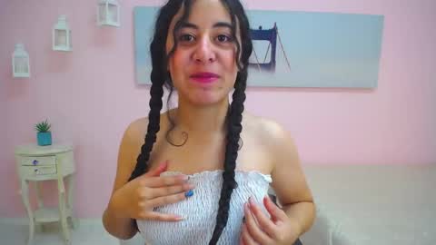 Snapshot of scarlett_clyde chatting on February 13, 12:23 pm Scarlett online show from February 13, 12:23 pm