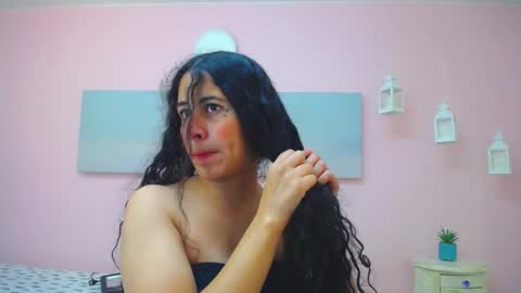 Snapshot of scarlett_clyde chatting on February 21, 12:17 pm Scarlett online show from February 21, 12:17 pm