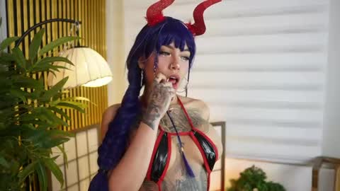 Snapshot of scarlett_collins01 chatting on June 5, 8:14 pm Scarlett Collins online show from June 5, 8:14 pm