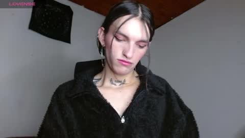 Snapshot of scarlett_crastrawberry chatting on April 24, 1:41 am scarlet online show from April 24, 1:41 am
