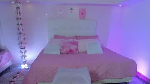 Scarlett  online show from October 30, 1:01 pm