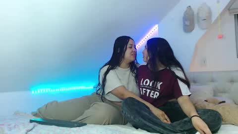 Scarlett and Jazmin online show from September 25, 10:08 am
