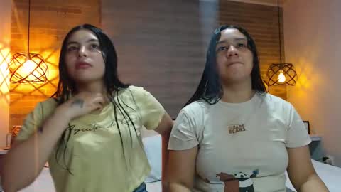 Snapshot of scarlett_evance chatting on November 26, 9:43 am Scarlett and Jazmin online show from November 26, 9:43 am