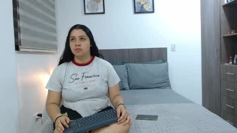 Scarlett and Jazmin online show from May 20, 9:37 am