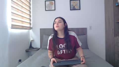 Scarlett and Jazmin online show from May 27, 2:58 pm