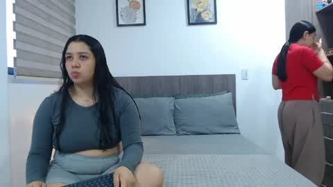 Scarlett and Jazmin online show from May 28, 11:07 am