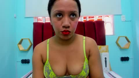 Snapshot of scarlett_fox20 chatting on February 20, 1:44 pm scarlett_fox20 online show from February 20, 1:44 pm