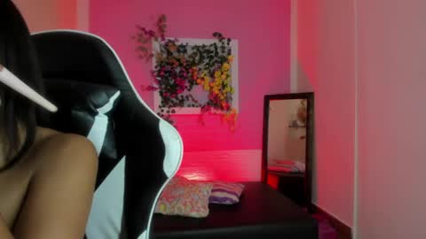 Snapshot of scarlett_lune chatting on May 23, 6:45 pm scarlett_lune online show from May 23, 6:45 pm