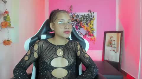 Snapshot of scarlett_lune chatting on May 28, 7:11 pm scarlett_lune online show from May 28, 7:11 pm