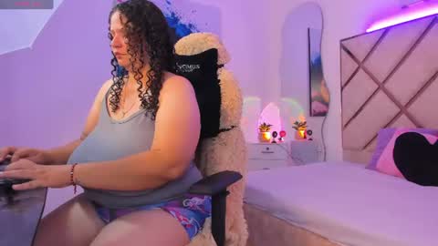 Snapshot of scarlett_moo chatting on July 1, 2:18 pm vanessa online show from July 1, 2:18 pm
