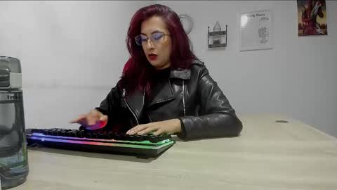 Snapshot of scarlett_sen chatting on February 17, 12:38 pm Mistress Scarlett online show from February 17, 12:38 pm