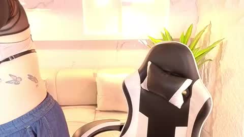 Scarlett online show from December 16, 1:27 pm