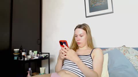 Snapshot of scarlettford chatting on February 25, 7:40 am Scarlett online show from February 25, 7:40 am