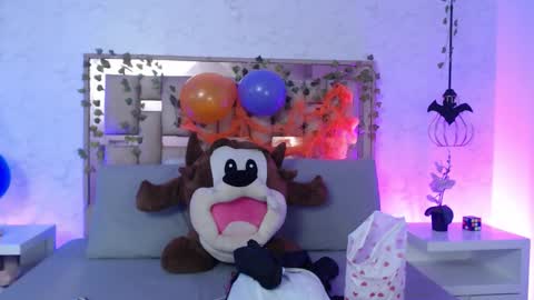 Snapshot of scarlettroxx chatting on October 22, 11:43 am Scarlet online show from October 22, 11:43 am