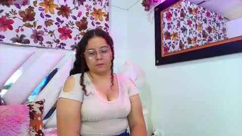 Snapshot of scarlettvelvet4u chatting on October 20, 12:27 pm Scarlet online show from October 20, 12:27 pm