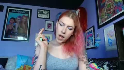 Sarah Bones online show from July 28, 6:20 pm