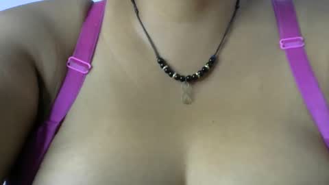 Snapshot of schoco_milf chatting on December 23, 12:03 am mai latina online show from December 23, 12:03 am