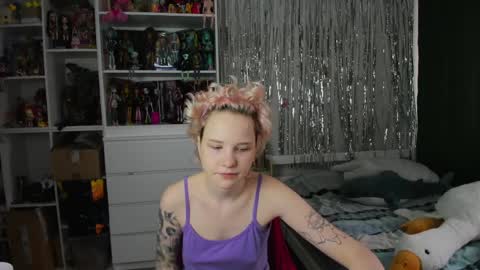 Snapshot of school_love chatting on April 1, 7:09 am Rina online show from April 1, 7:09 am