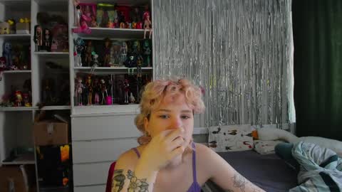 Snapshot of school_love chatting on April 3, 7:06 am Rina online show from April 3, 7:06 am