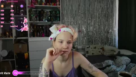 Snapshot of school_love chatting on April 6, 7:09 am Rina online show from April 6, 7:09 am