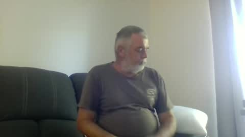 Snapshot of schooner73 chatting on December 28, 2:33 am Schooner73 online show from December 28, 2:33 am