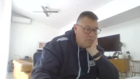 Scoobs online show from April 10, 3:01 am