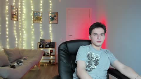 Snapshot of scooby_r chatting on December 16, 8:09 am Thomas brunette and Alex blond online show from December 16, 8:09 am