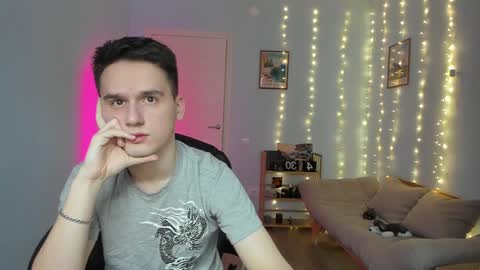 Snapshot of scooby_r chatting on January 10, 9:34 am Thomas brunette and Alex blond online show from January 10, 9:34 am