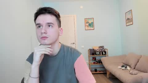 Snapshot of scooby_r chatting on February 18, 8:16 am Thomas brunette and Alex blond online show from February 18, 8:16 am