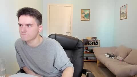 Snapshot of scooby_r chatting on February 23, 12:48 pm Thomas brunette and Alex blond online show from February 23, 12:48 pm