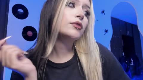 Snapshot of scorpiogyal chatting on November 10, 4:00 am Goddess online show from November 10, 4:00 am