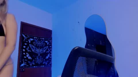 Snapshot of scorpiogyal chatting on December 4, 6:27 pm Goddess online show from December 4, 6:27 pm