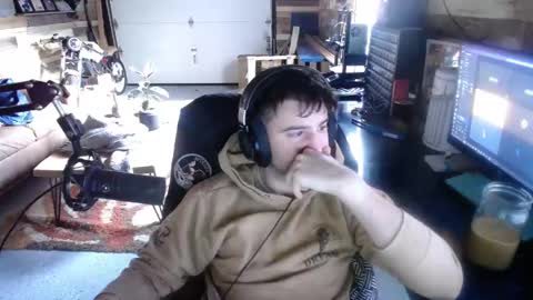 Snapshot of scotchthecat chatting on December 8, 5:22 pm Sup online show from December 8, 5:22 pm