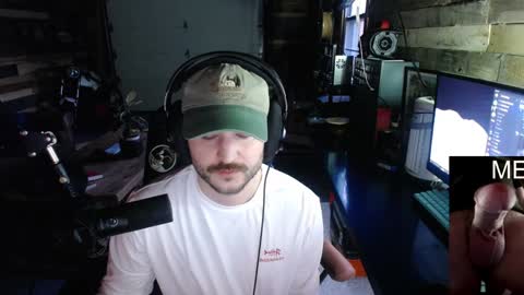 Snapshot of scotchthecat chatting on December 17, 9:16 pm Sup online show from December 17, 9:16 pm