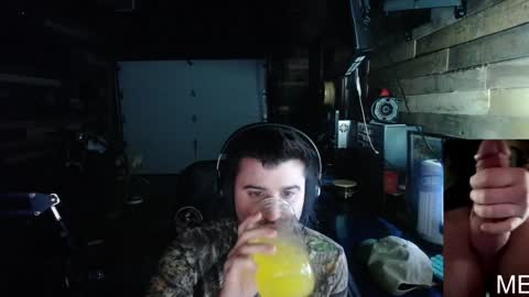 Snapshot of scotchthecat chatting on December 18, 10:46 pm Sup online show from December 18, 10:46 pm