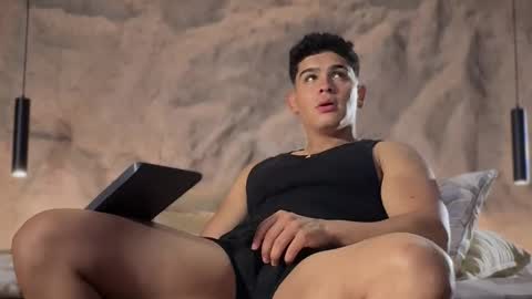 Andrew Flintt online show from February 25, 4:33 am